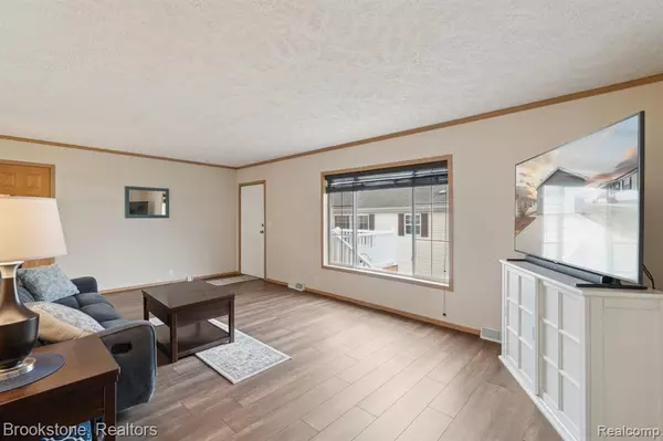 Holly, MI 48442,16088 Fairfax Court