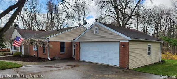 Farmington Hills, MI 48336,32493 SHADY RIDGE Drive