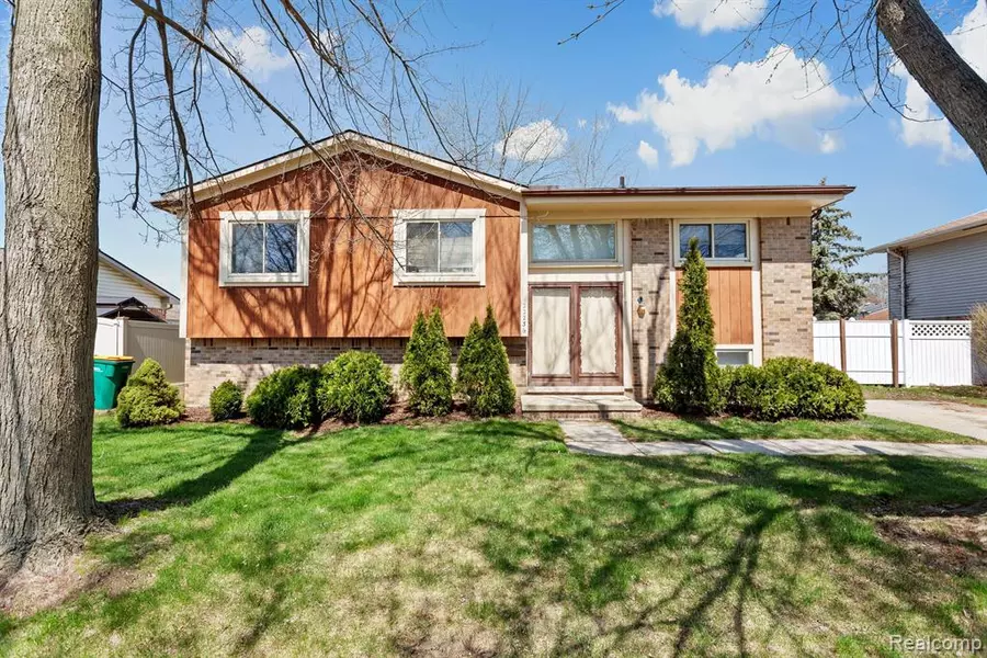 22236 ARMSTRONG Avenue, Brownstown, MI 48193