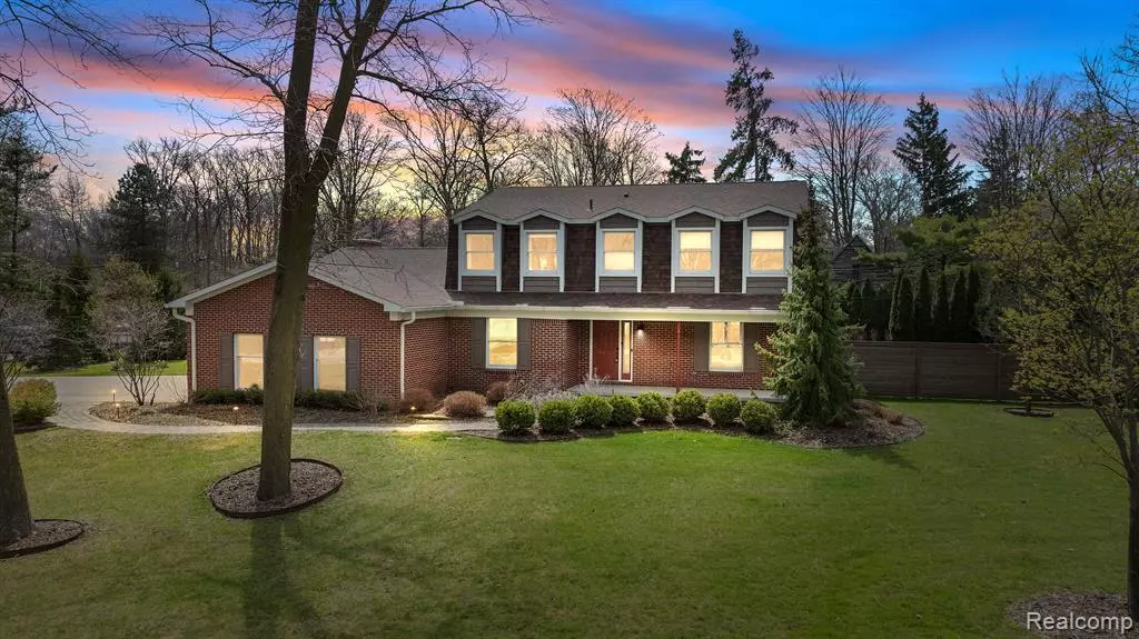 9415 Lakewood Drive, Grosse Ile, MI 48138