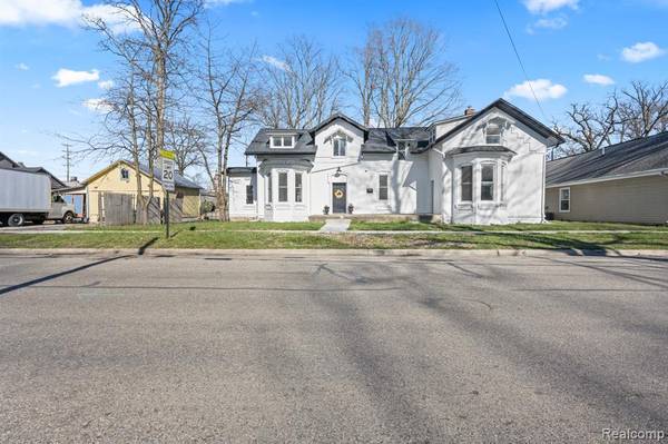 9 S WEST Street, Hillsdale, MI 49242