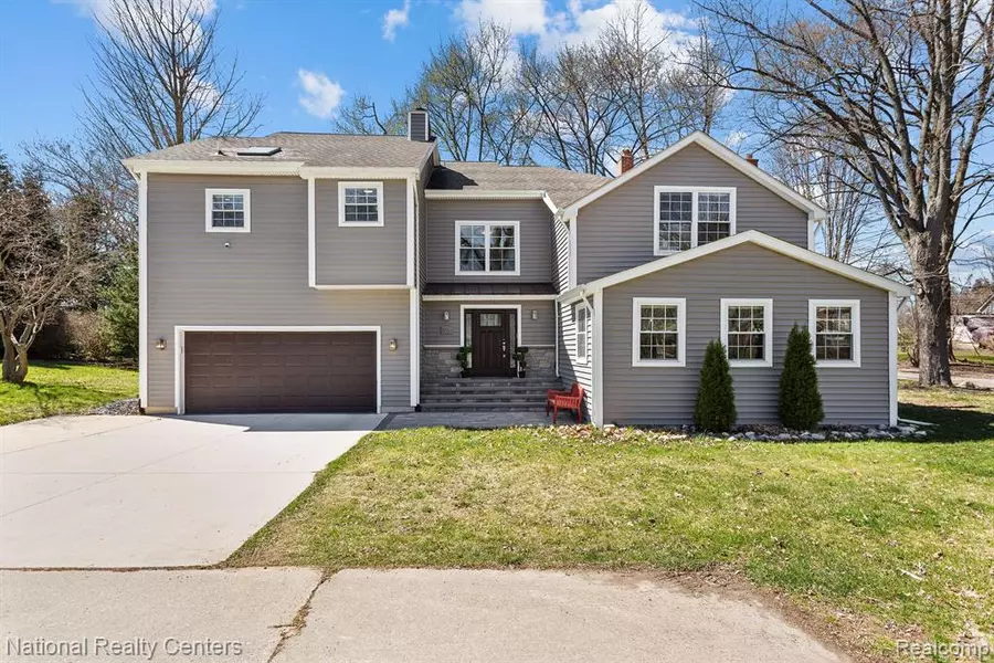 3706 Lakeview Boulevard, Orchard Lake Village, MI 48324