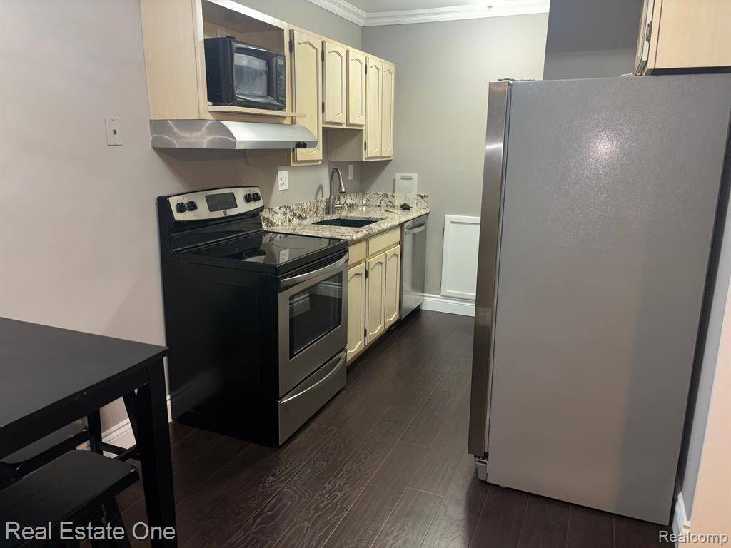 Rochester, MI 48307,803 PLATE Street
