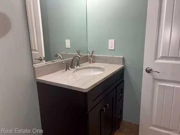 Rochester, MI 48307,803 PLATE Street