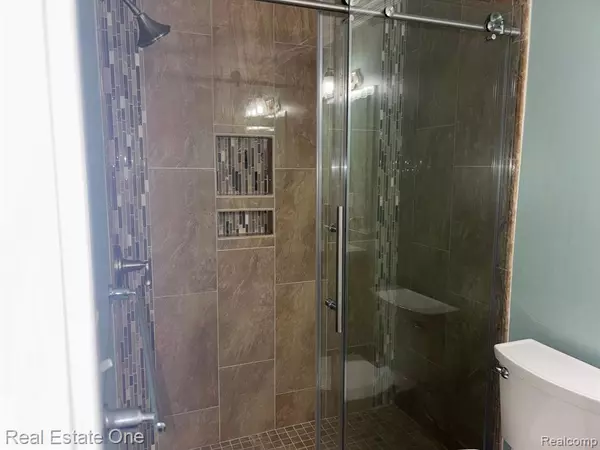 Rochester, MI 48307,803 PLATE Street