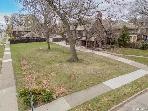 Detroit, MI 48206,2215 W BOSTON Boulevard