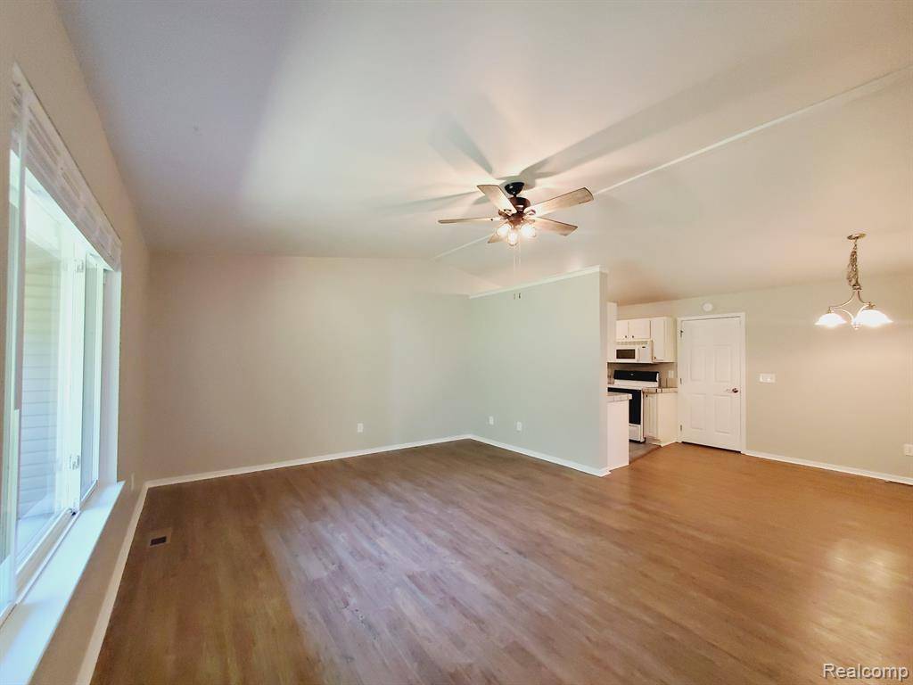 Grand Blanc, MI 48439,1011 PARKWOOD Drive