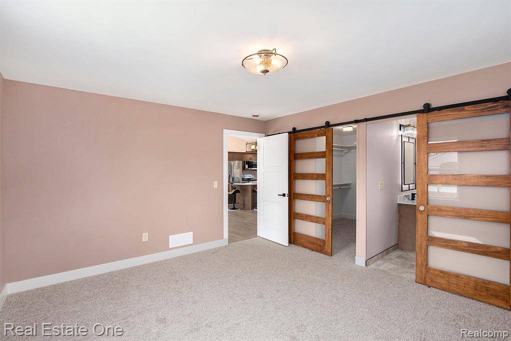 Lake Orion, MI 48362,816 VERNITA Drive