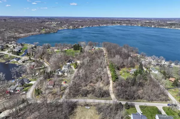 Lapeer, MI 48446,3931 S Shore Drive