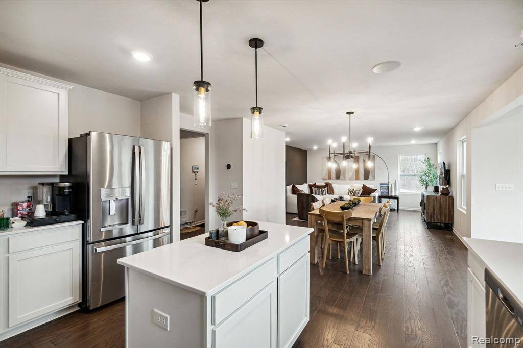 New Baltimore, MI 48047,54597 MOCKINGBIRD Drive