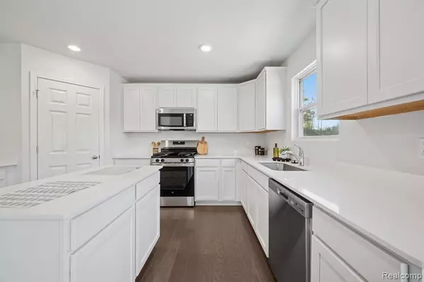 New Baltimore, MI 48047,54597 MOCKINGBIRD Drive