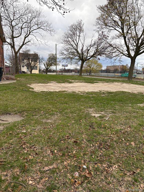 4900 WHITFIELD Street, Detroit, MI 48204