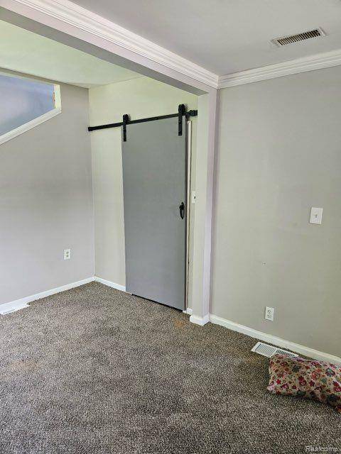 Saint Clair Shores, MI 48082,22419 HOFFMAN Street