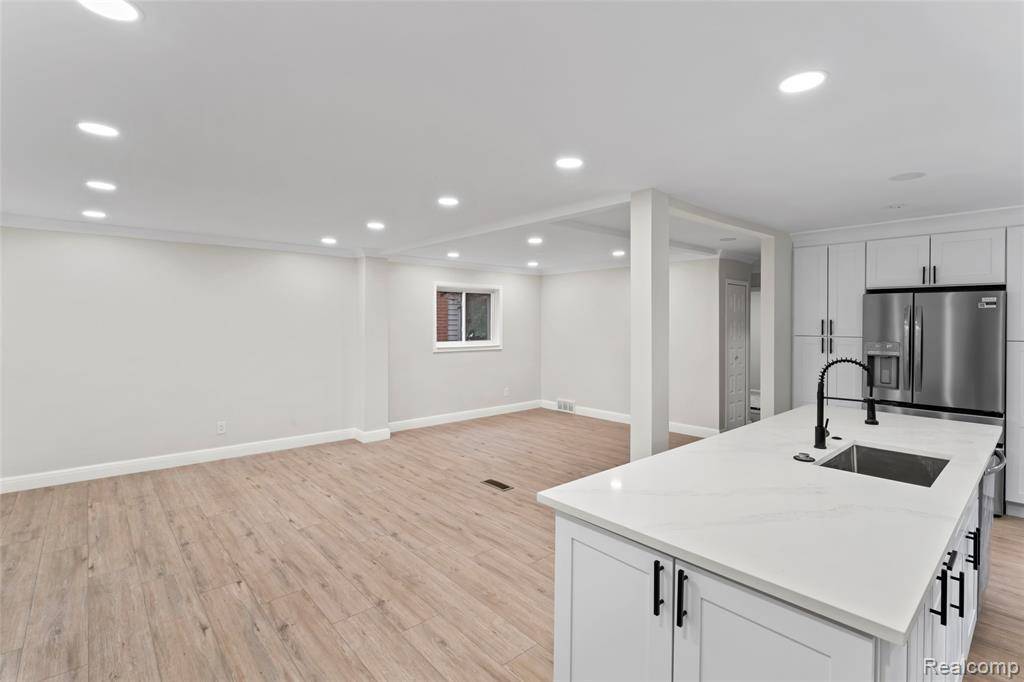 Dearborn, MI 48124,3761 CAMPBELL Street