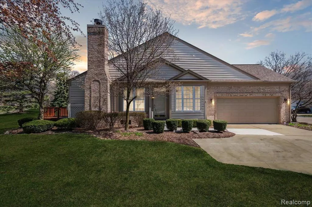 Northville, MI 48168,39472 EDGEWATER Drive