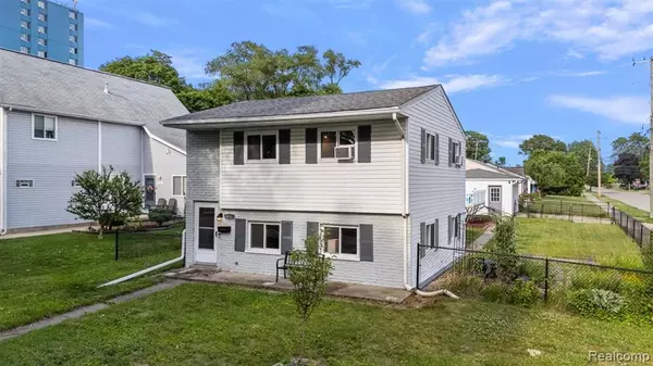Clawson, MI,135 GERALD Avenue