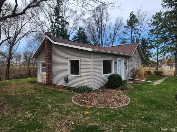 Clarklake, MI 49234,246 HYDE Road