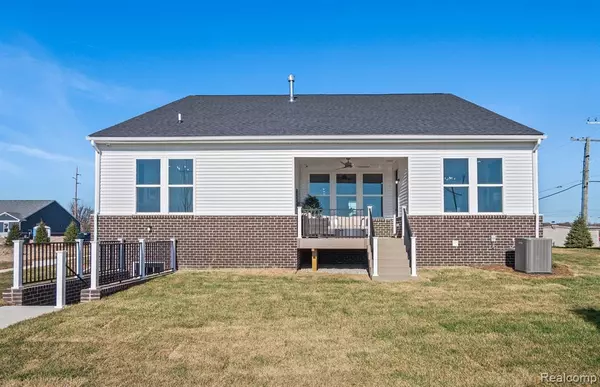 Macomb, MI 48044,20384 Banbury Court