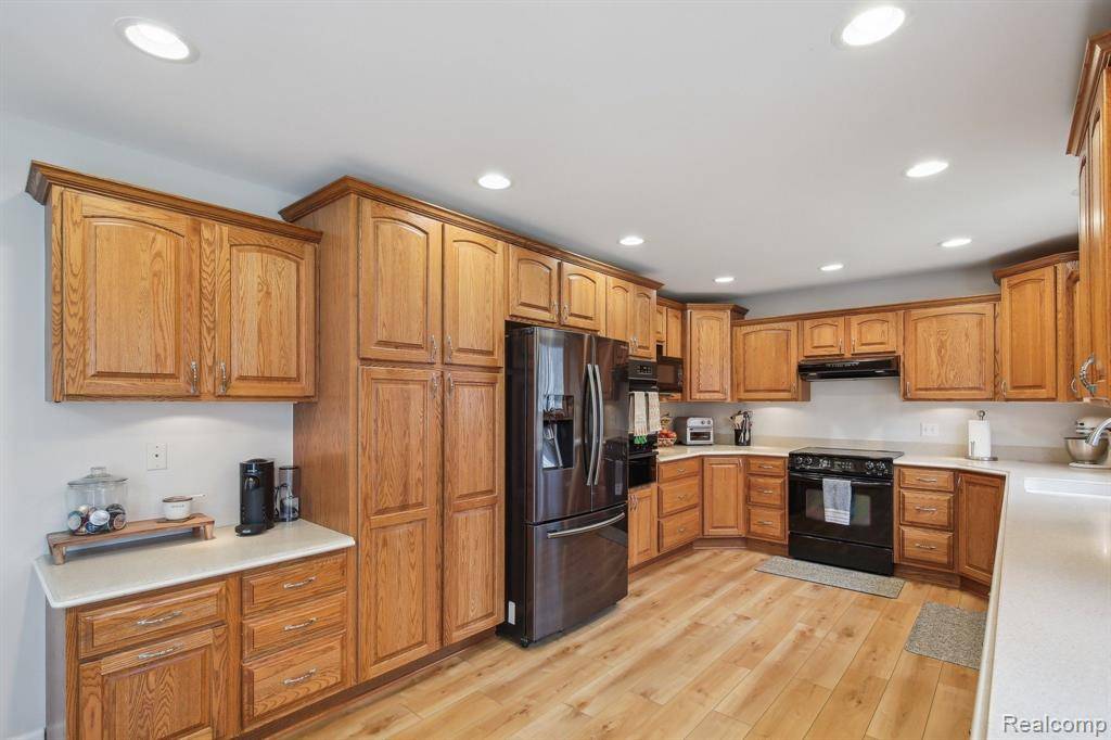 Lake Orion, MI 48362,2286 COLE Road