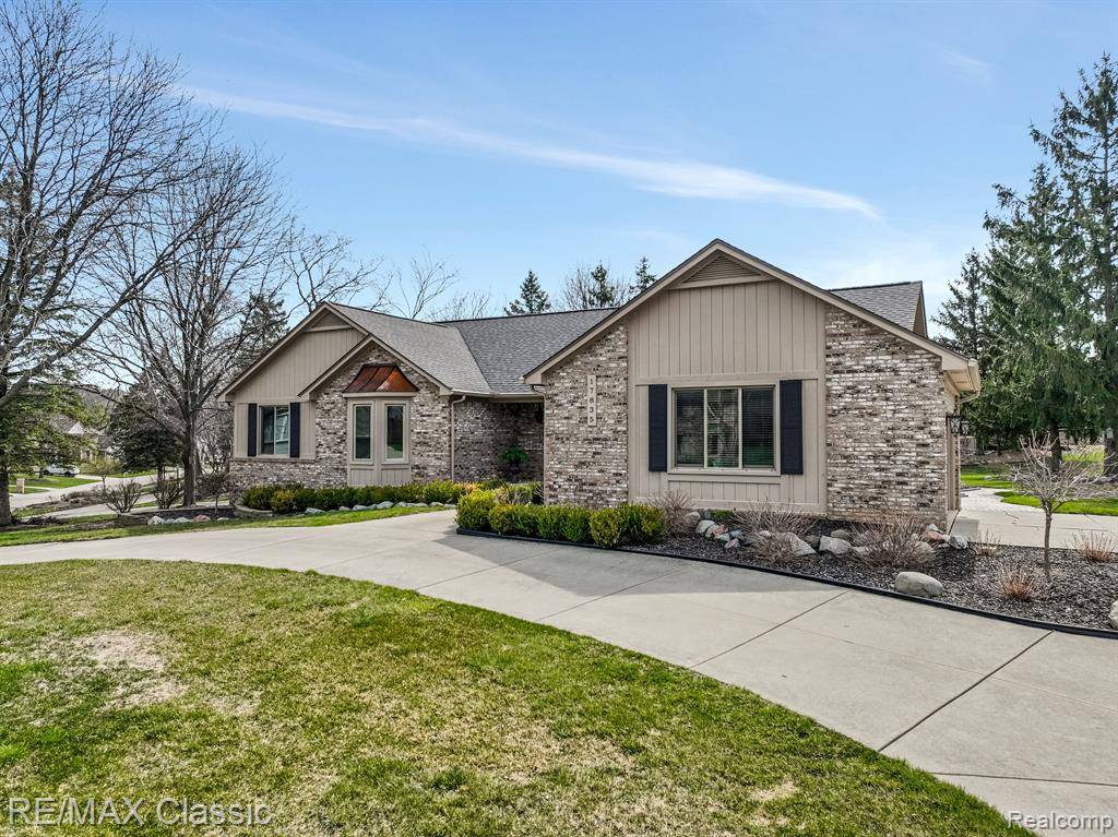 Northville, MI 48168,17835 MAPLE HILL Drive