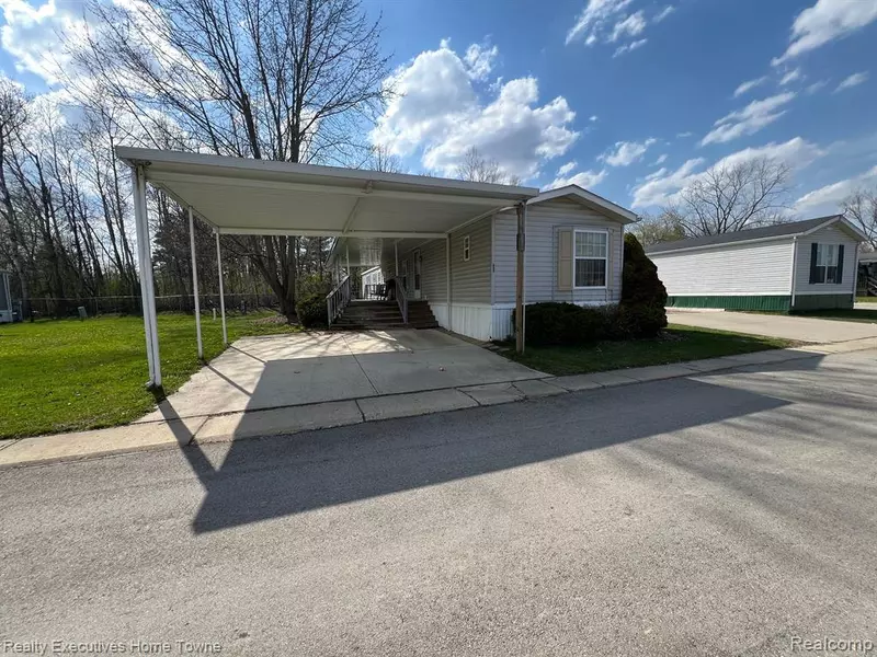 7168 MAPLEVIEW W Circle, Brown, MI 48416