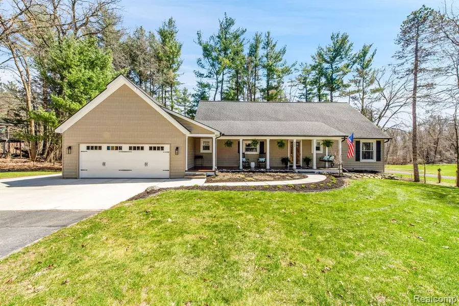 800 GRAMPIAN Avenue, Lake Orion, MI 48362