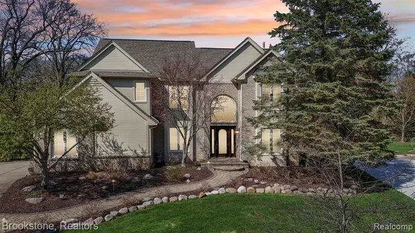 Wixom, MI 48393,1391 WOODBRIDGE Court