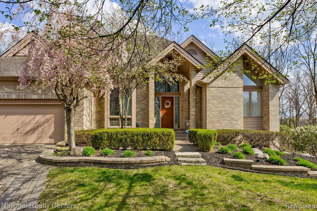 4981 COUNTRYSIDE Drive, West Bloomfield, MI 48323