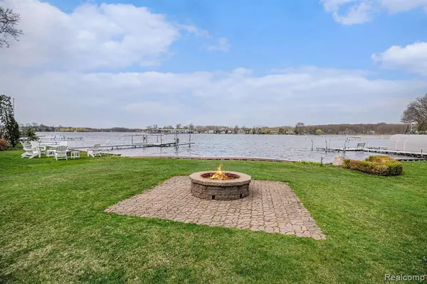 Brighton, MI 48116,3836 HIGHCREST Drive