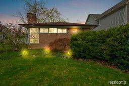 Sylvan Lake, MI 48320,2051 AVONDALE Street