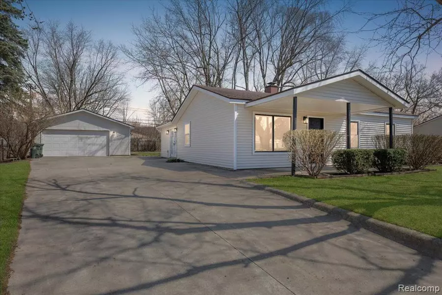 2570 FLINTRIDGE Street, Lake Orion, MI