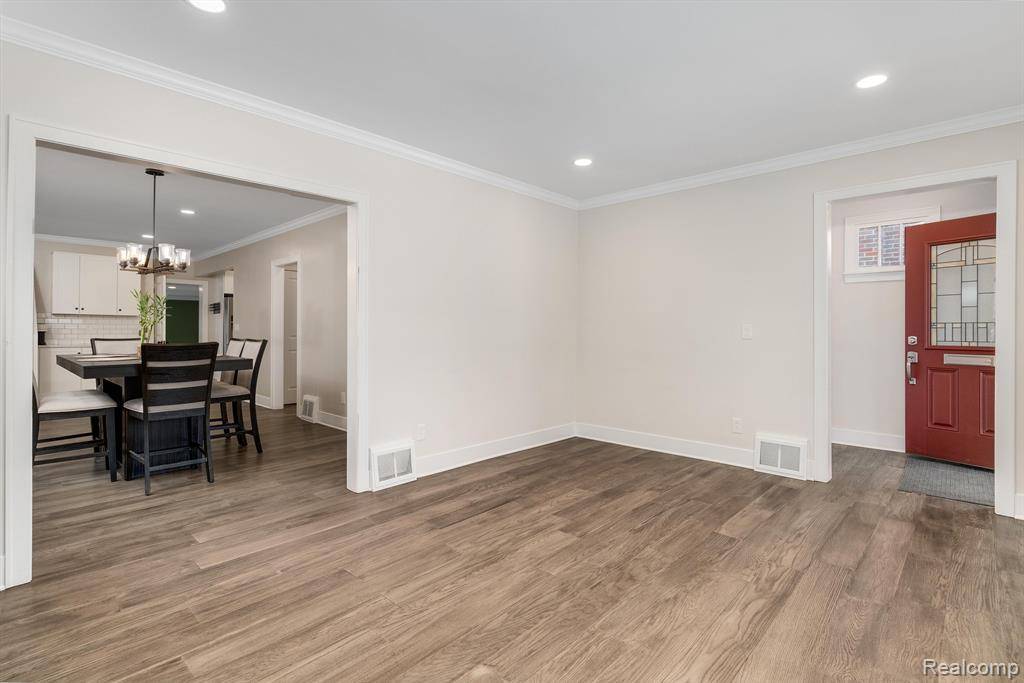 Grosse Pointe, MI 48230,907 UNIVERSITY PL