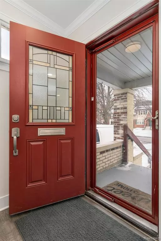 Grosse Pointe, MI 48230,907 UNIVERSITY PL