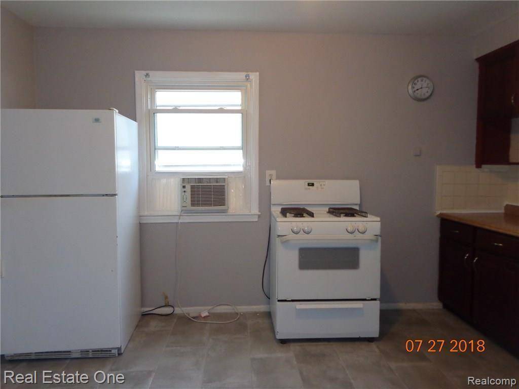 Dearborn Heights, MI 48127,5745 COLONIAL Street