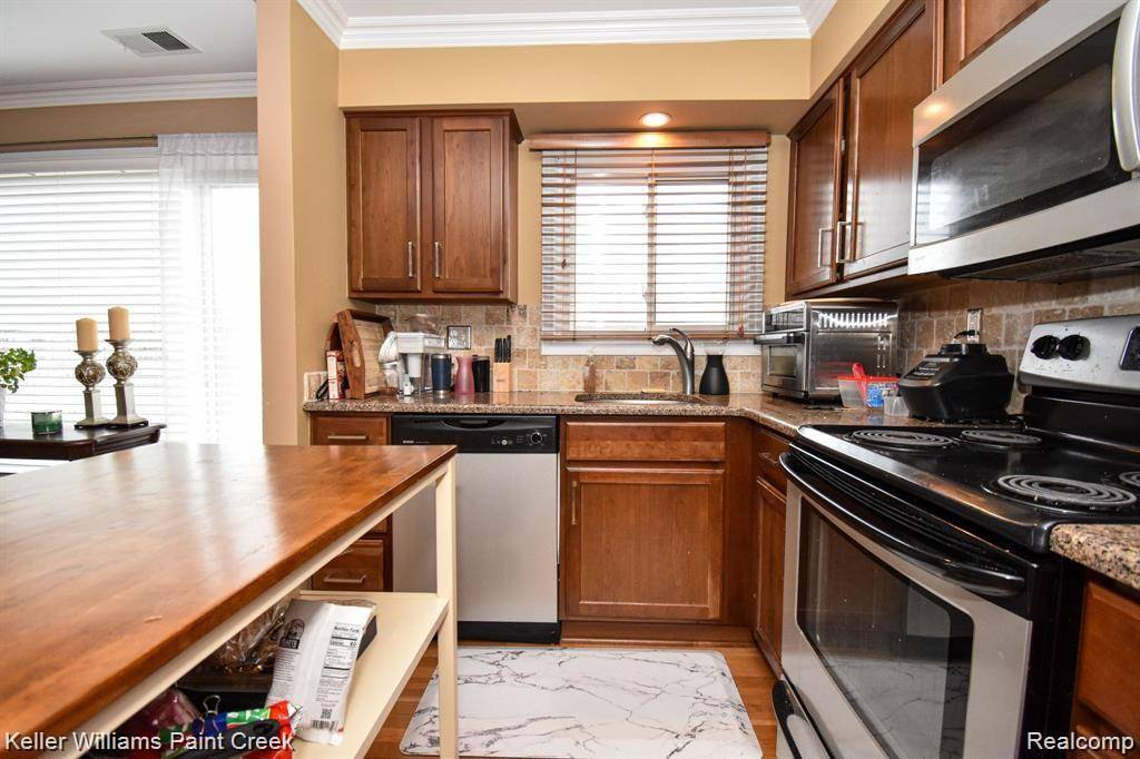 Saint Clair Shores, MI 48082,324 COUNTRY CLUB Drive