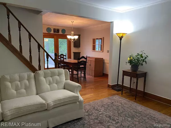 Fenton, MI 48430,110 W SOUTH HOLLY Road
