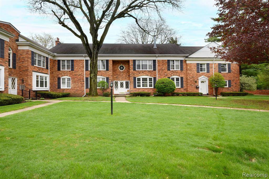 650 TRAILWOOD Path, Bloomfield Hills, MI 48301