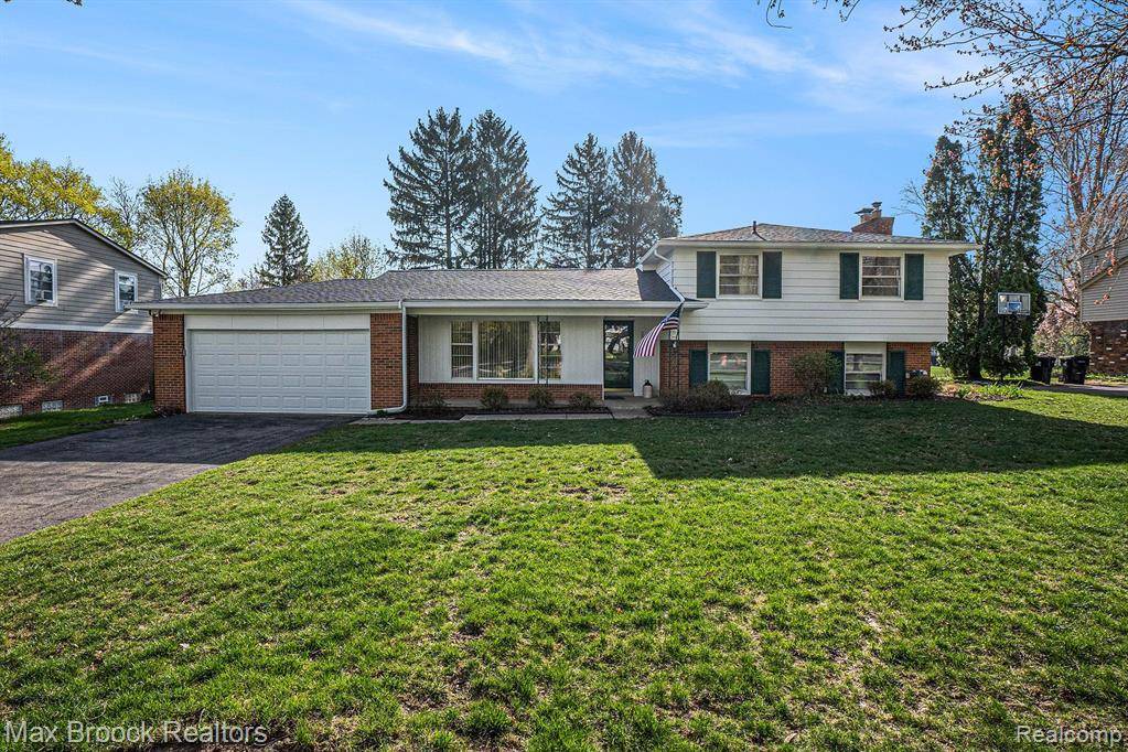 29008 FARMINGTON Road, Farmington Hills, MI 48334