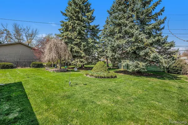 Lincoln Park, MI 48146,3620 N SHORE Drive