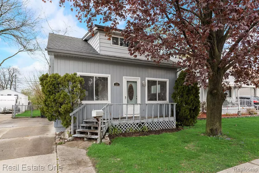 310 Massoit Street, Clawson, MI