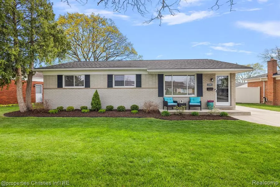 2130 HEMPSTEAD Drive, Troy, MI 48083