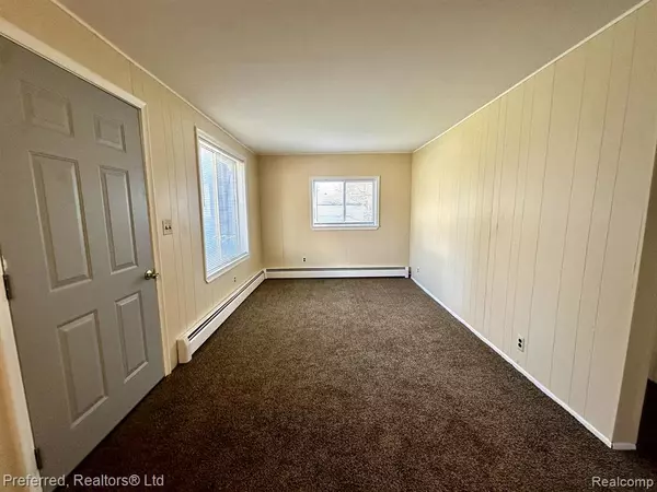 Dearborn Heights, MI 48127,7695 HAZELTON Street