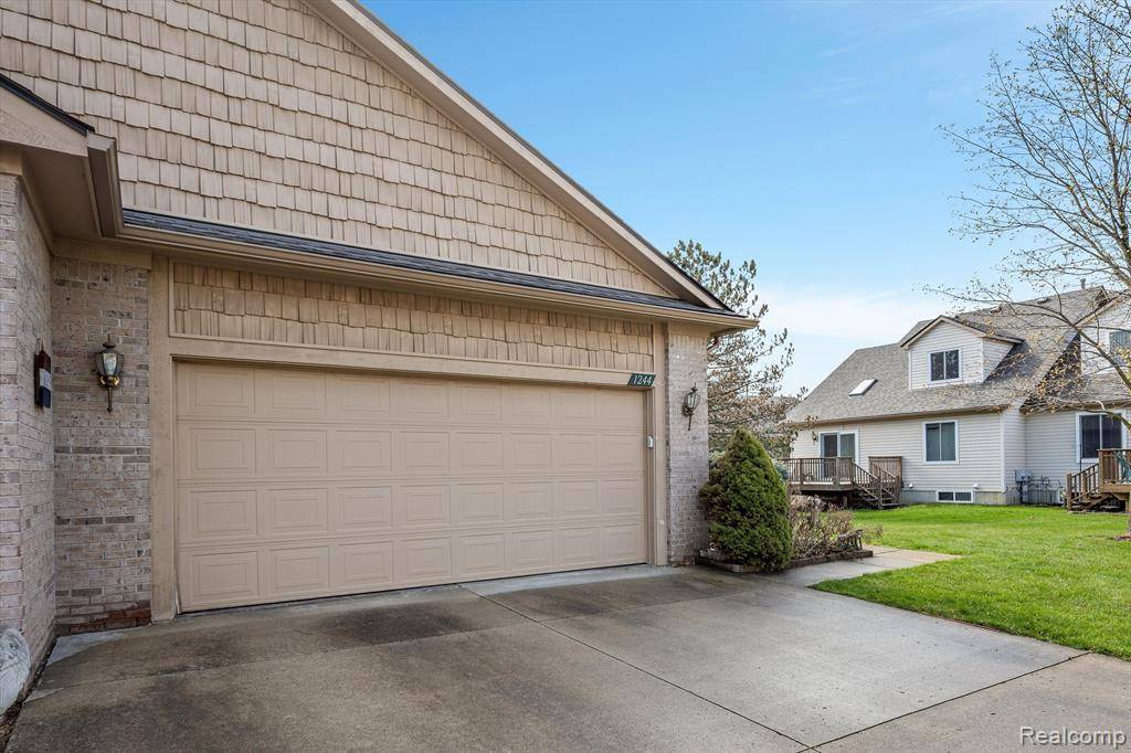 Waterford, MI 48327,1244 BAY HILL