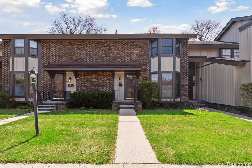 Southfield, MI 48033,25073 OAKBROOKE Drive