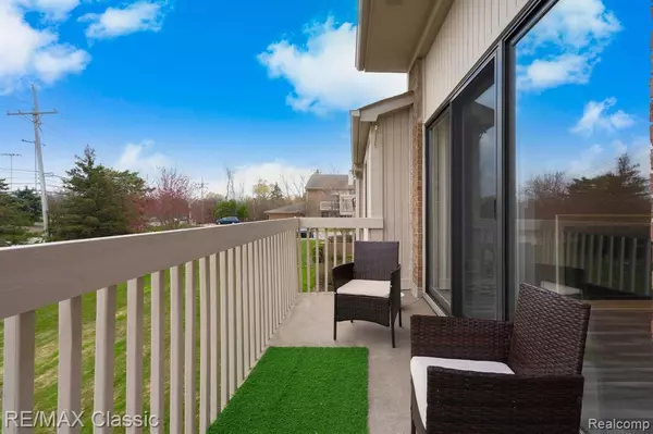 West Bloomfield, MI,6715 MAPLE LAKES Drive