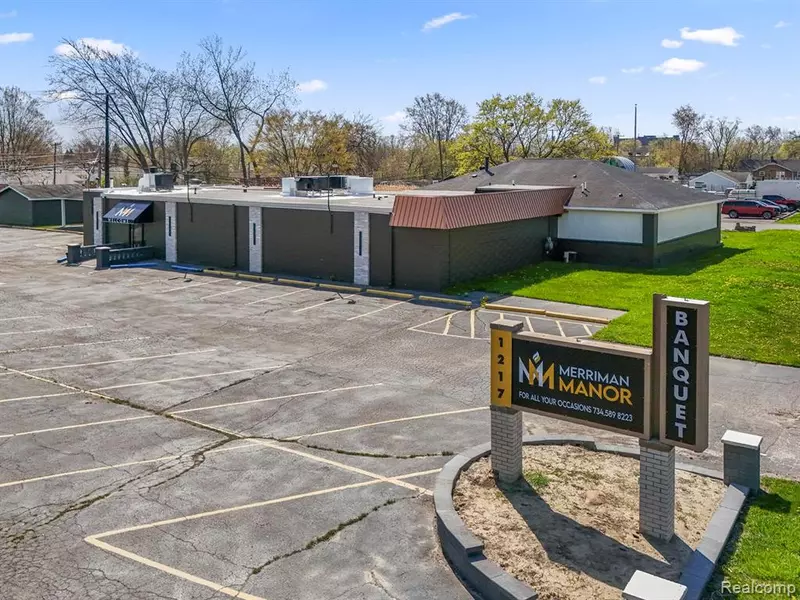 1217 S MERRIMAN Road, Westland, MI 48186