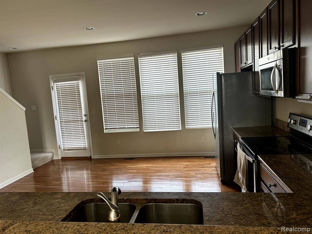 Novi, MI,44575 ELLERY Lane