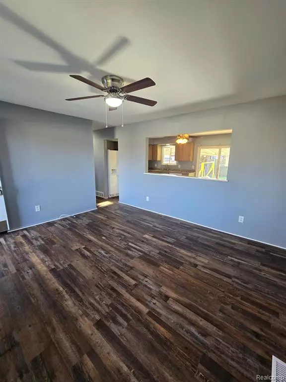 Sterling Heights, MI 48313,39423 Roslyn Drive