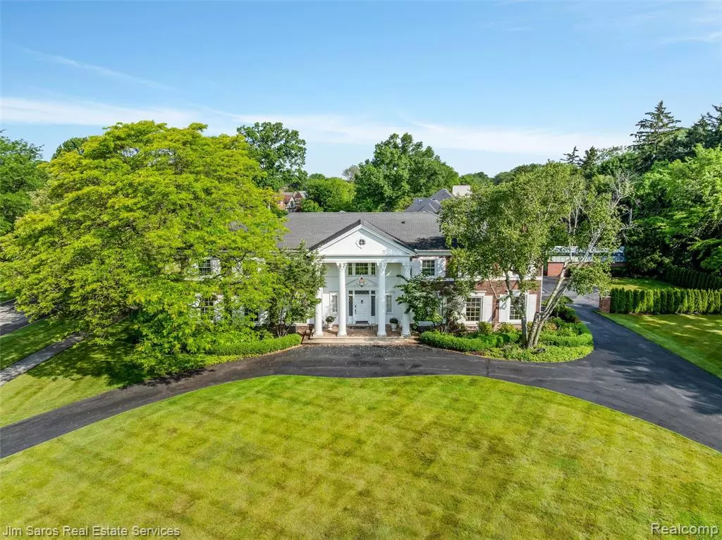 Grosse Pointe Park, MI 48230,15701 WINDMILL POINTE Drive