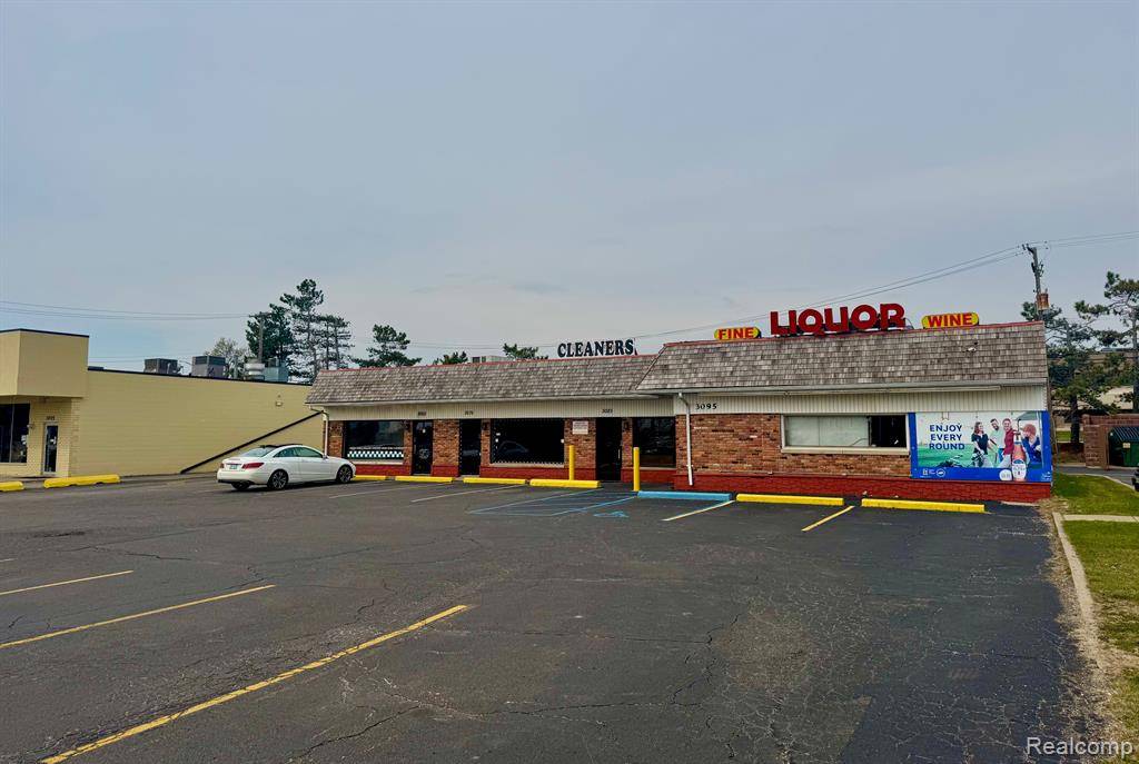 Troy, MI 48084,3065 CROOKS Road